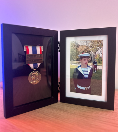 Cadre premium Médailles et photos – Format livre